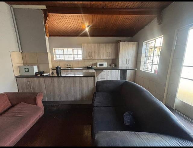 9 BEDROOM HOUSE FOR SALE IN HURST HILL